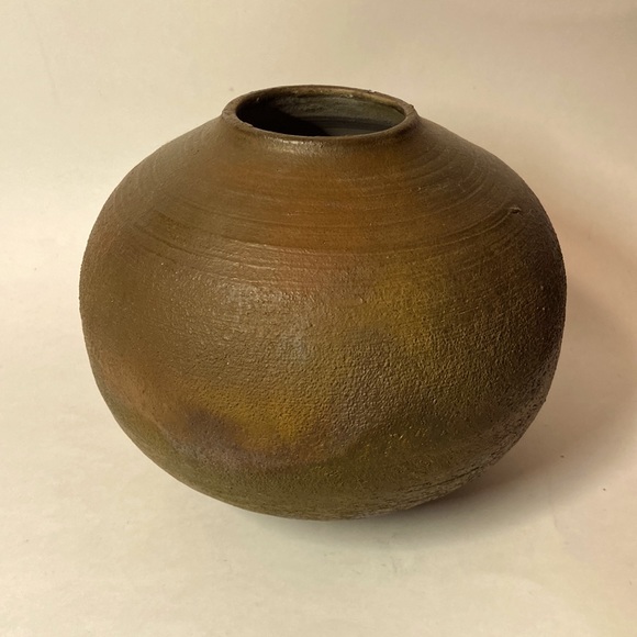 SIGNED RAKU CERAMIC ART POTTERY IRIDESCENT BULBOUS VASE